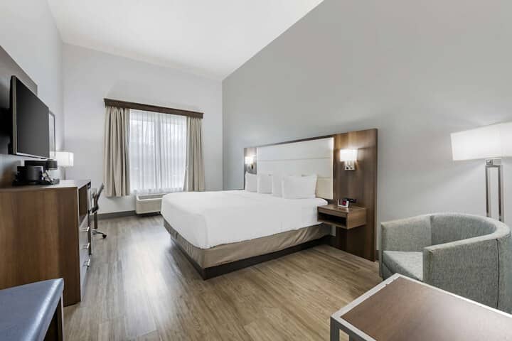 Room 4 of 40