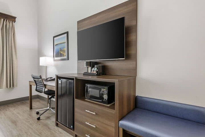 Room 16 of 40