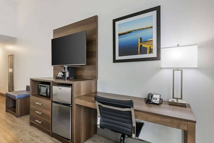 Room 6 of 40